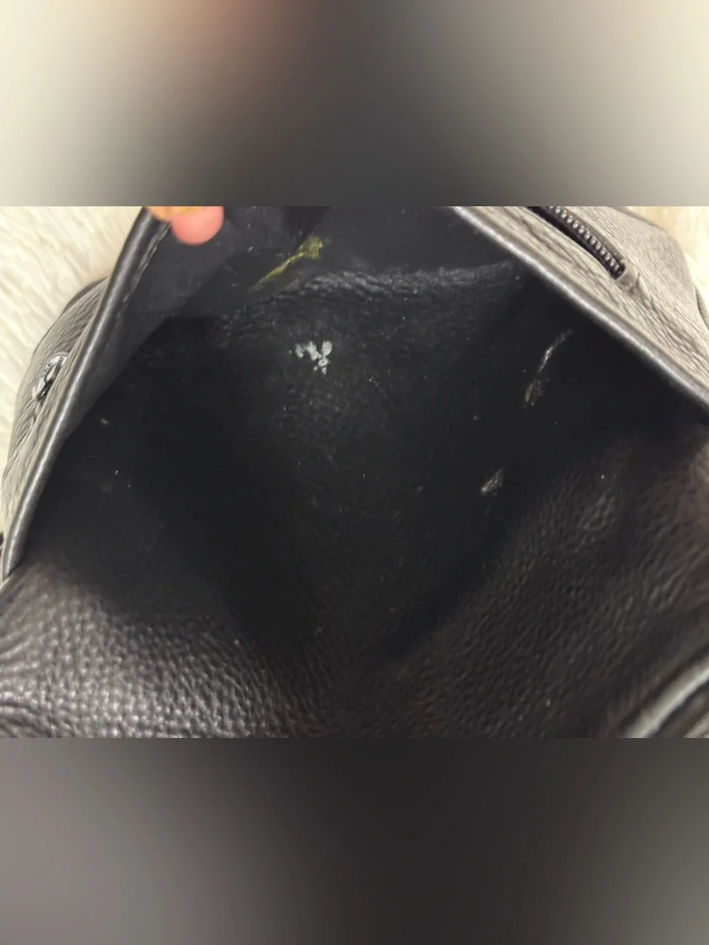 Classic Black Leather Crossbody Bag - Unbranded